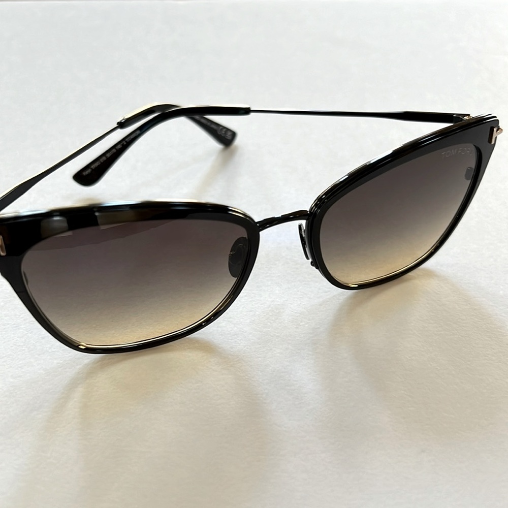 TOM FORD CAT EYE SUNGLASSES